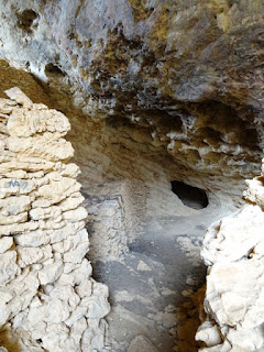 Aberturas en el lateral de la cueva