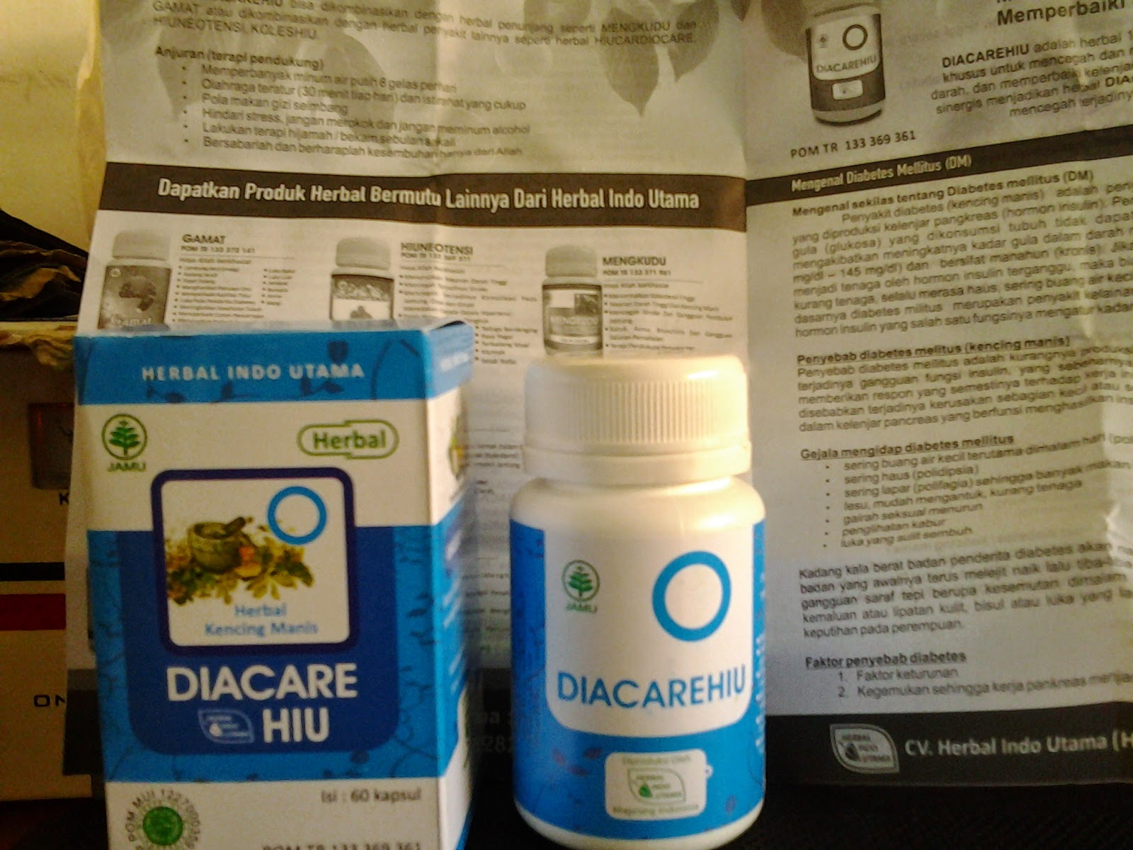 Minum herbal Diacare 3x sehari 3 kapsul
