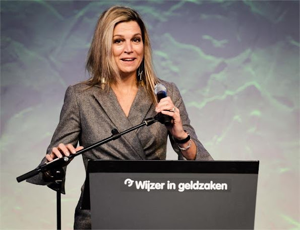 Queen Maxima attended the annual symposium of the Wijzer in Geldzaken ( Money matters) platform at the Tobacco theater