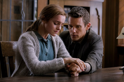 Image of Ethan Hawke and Emma Watson in Regression