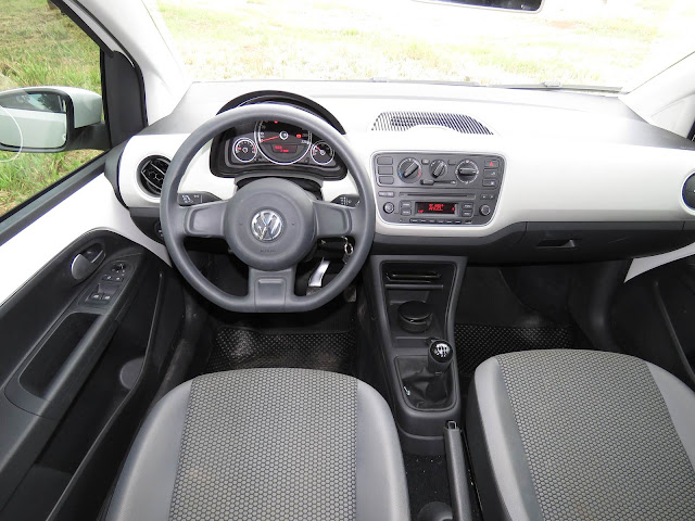 Volkswagen Up! TSI com 10.000 Km de uso  - interior
