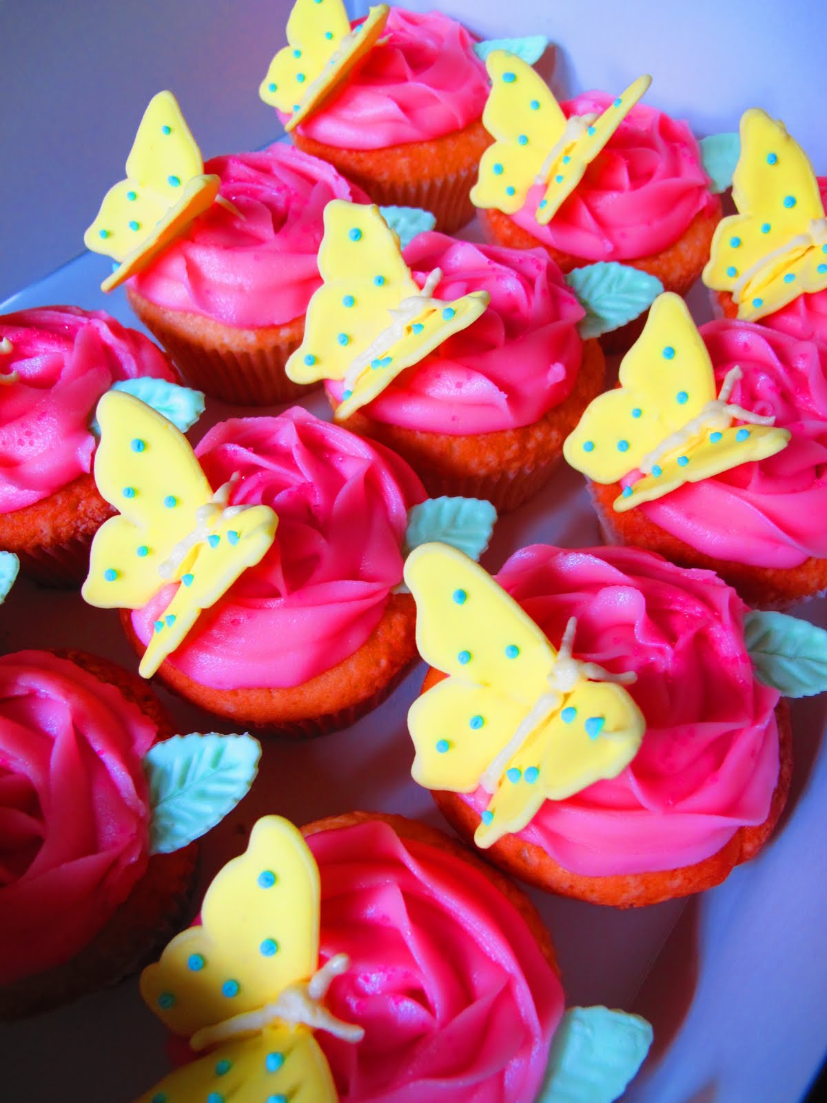 Tortelicious Flower & Butterfly Cupcakes & Birthday Cake