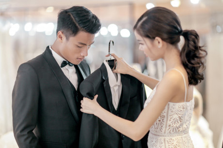 Mạc Hồng Quân chi mạnh tay tặng Kỳ Hân 4 chiếc váy cưới - Ảnh 1 Mac Hong Quan chi manh tay tang Ky Han 4 chiec vay cuoi - Anh 1