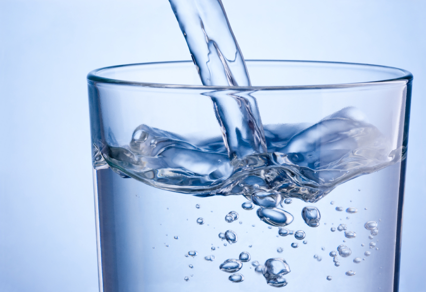 pode beber agua destilada