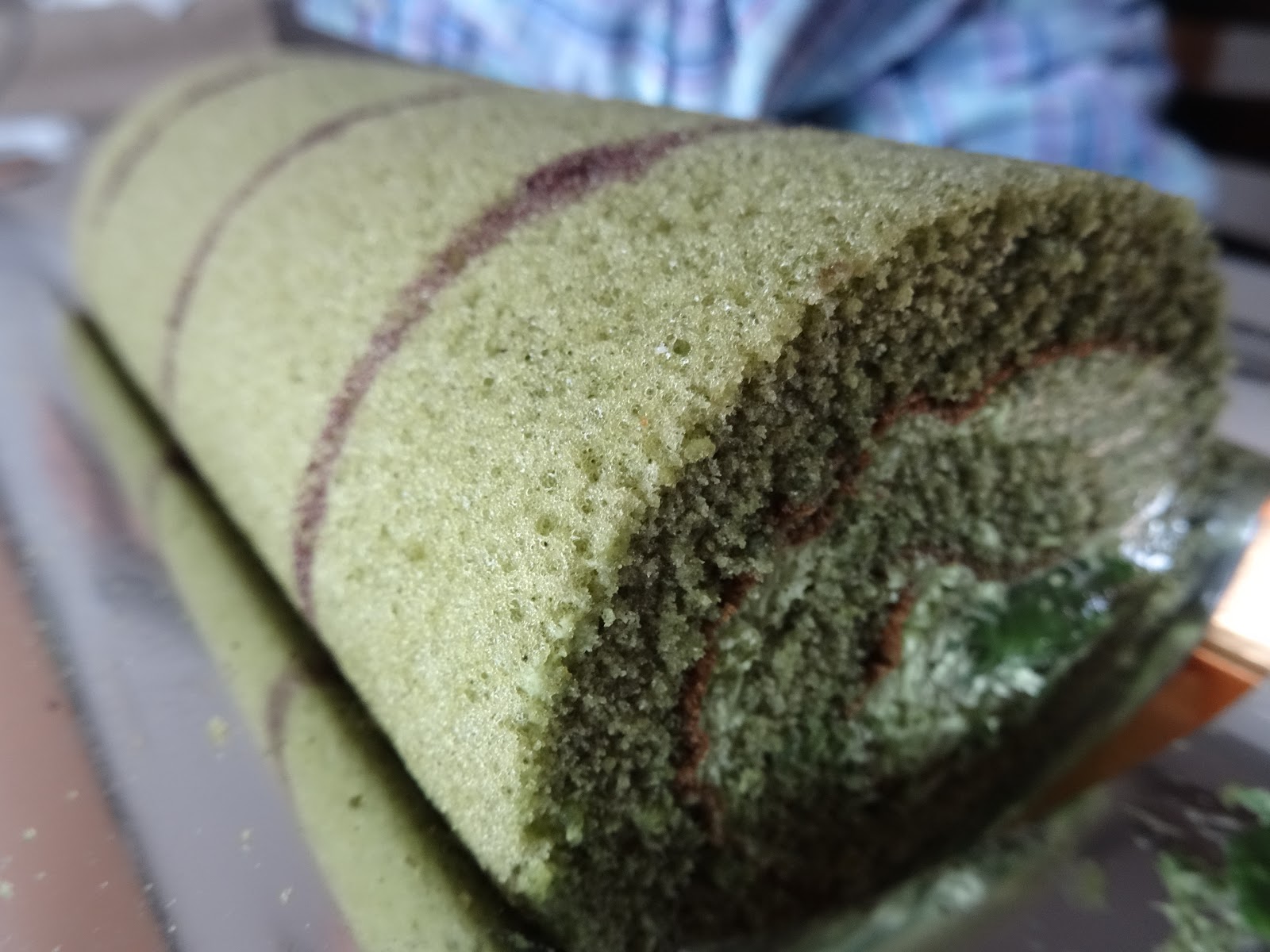 The Image Makes Me Happy 白樺の木を抹茶色にデザインしたロールケーキ 樺の木 抹茶 柳月