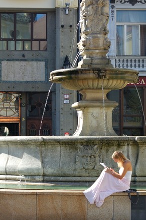 bratislava vieille ville centre place centrale fontaine maximilian hlavné námestie