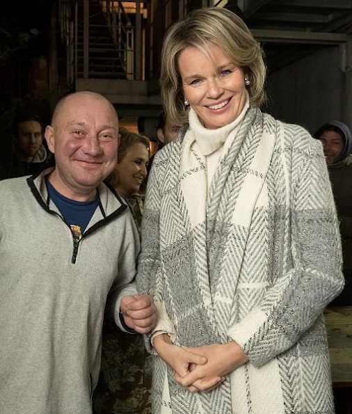 Queen Mathilde visits Pierre d'Angle, night shelter for homeless adults. Queen Mathilde wore Natan Coat