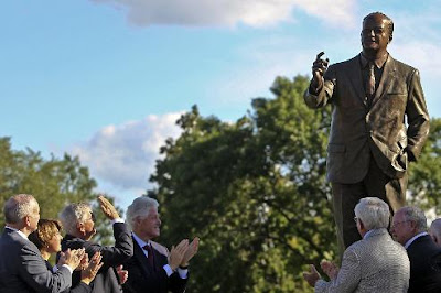 Bronze statue of Hubert Humphrey with hand raised