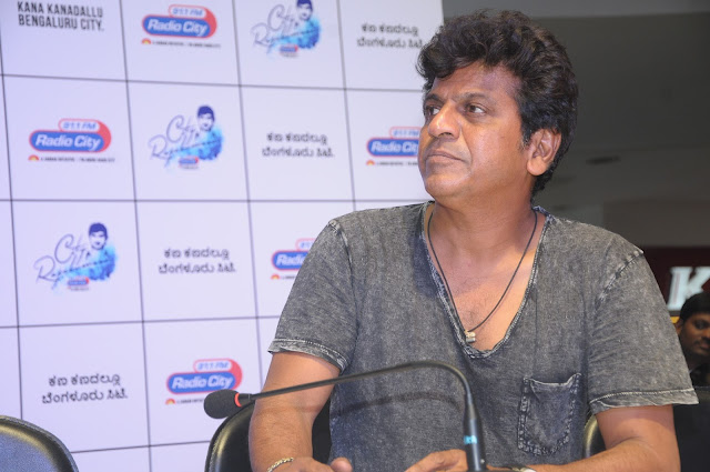 Mantri Square hosted the event with renowned RJs Pradeepa and Sowjanya. They presented an Acapella video Mantri Square hosted the event with renowned RJs Pradeepa and Sowjanya. They presented an Acapella video