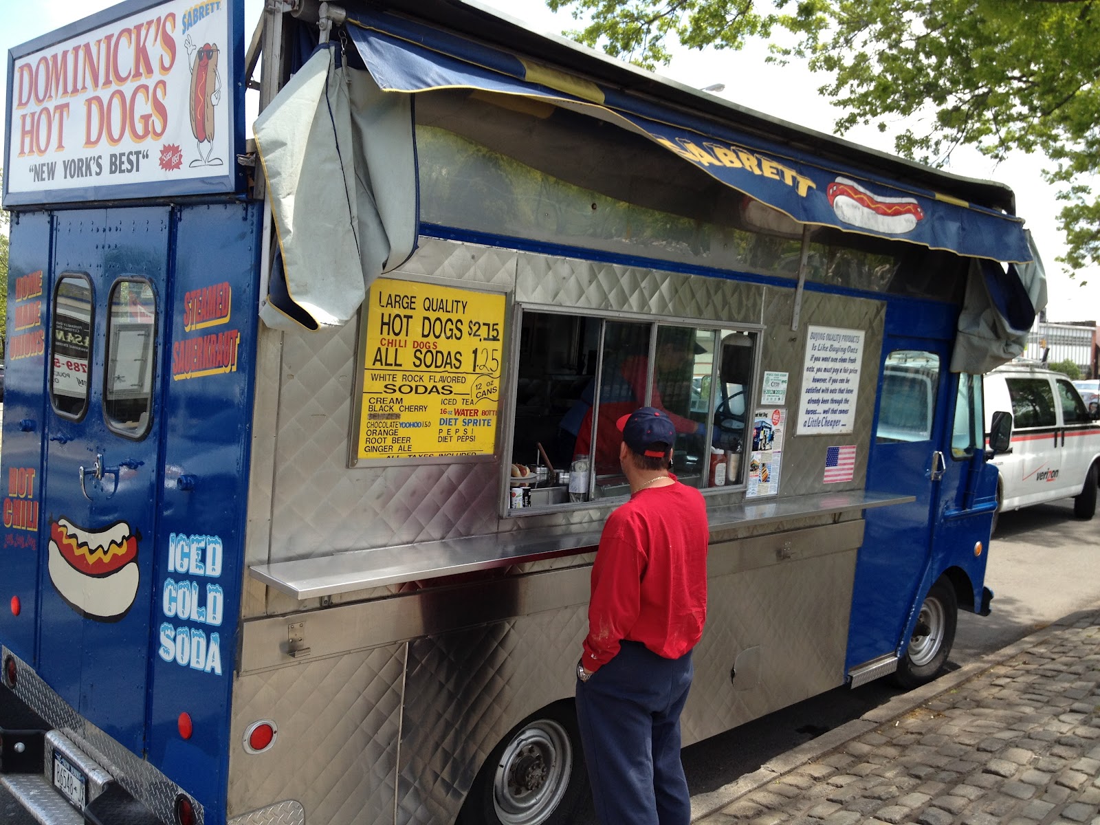 PIG OUT SPOTS Dominick's Hot Dogs (Queens, NY)