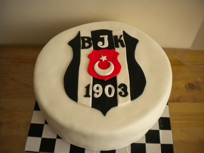 ÖZGE ŞEKER Beşiktaşlı pasta