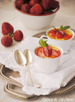 Crema catalana con fresas salteadas a la pimienta rosa