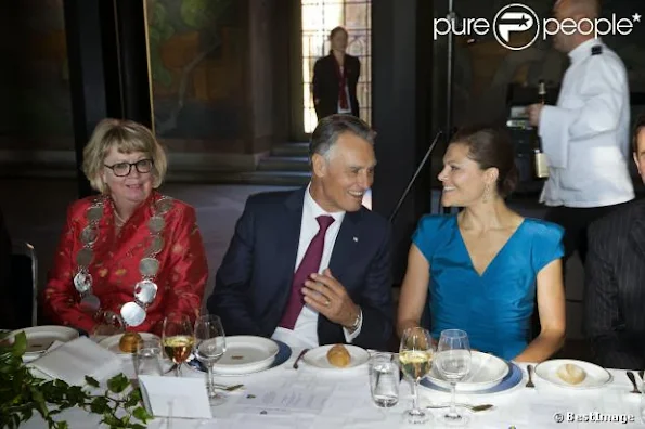 Swedish Royal Family gave a lunch for the President of Portugal and his wife at Stockholm City Hall. First Lady Maria Cavaco Silva