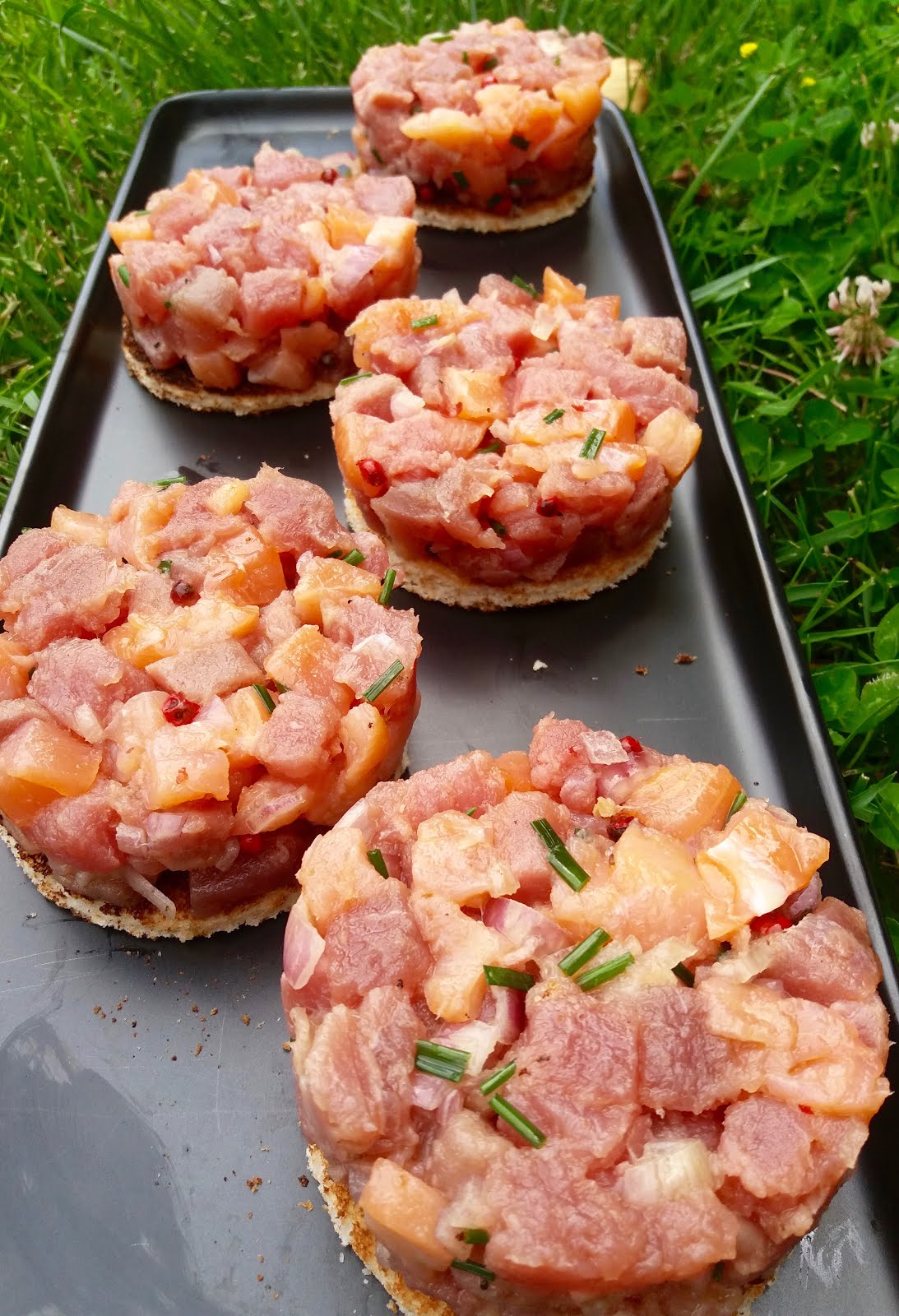 TARTARE DE THON ET SAUMON FUMÉ