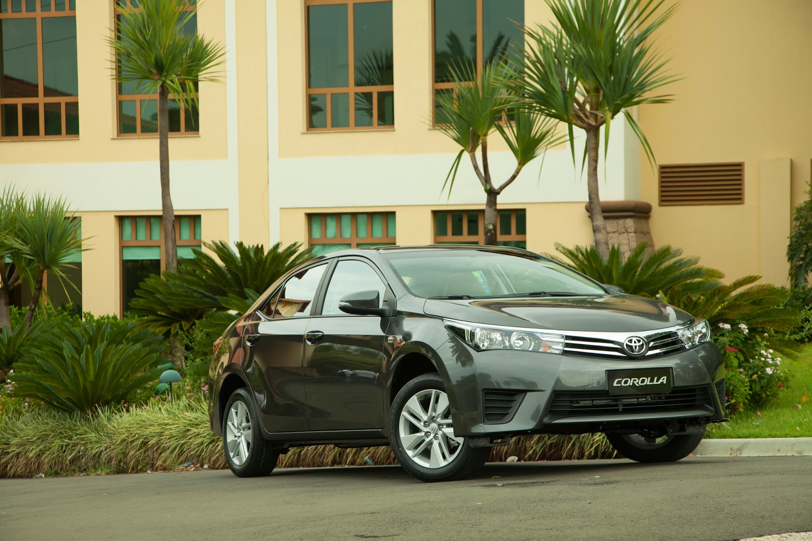 Что лучше тойота камри или тойота королла - 91 фото