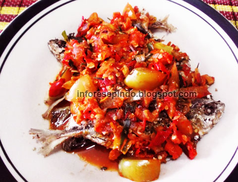 Ikan Kembung Goreng Rica-rica Cara Membuat Ikan Kembung Goreng Bumbu Rica-rica Pedas