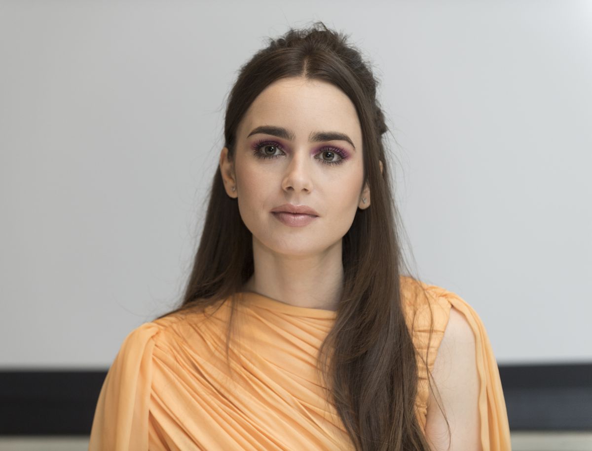 Lily Collins Les Miserables Portraits At The Four Seasons Hotel In