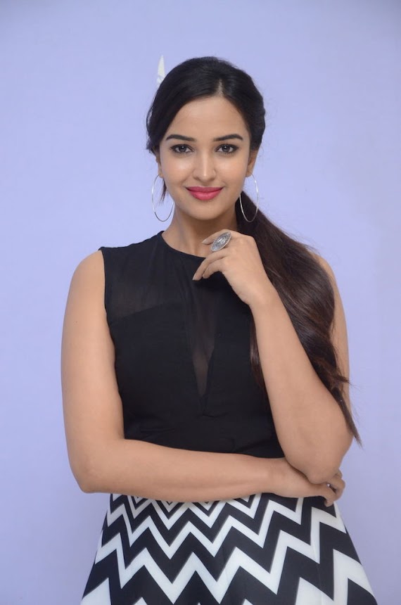 Pujita Ponnada at Brand Babu Teaser Launch