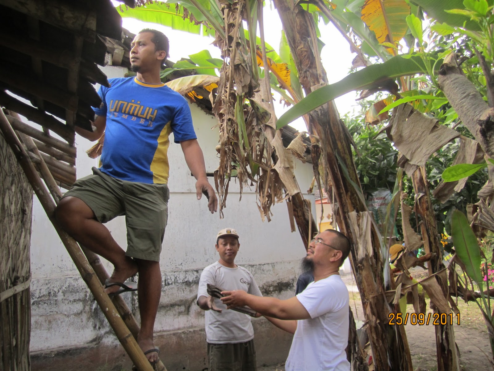 gambar kerjasama di lingkungan rumah