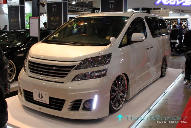 Difference between toyota alphard and vellfire