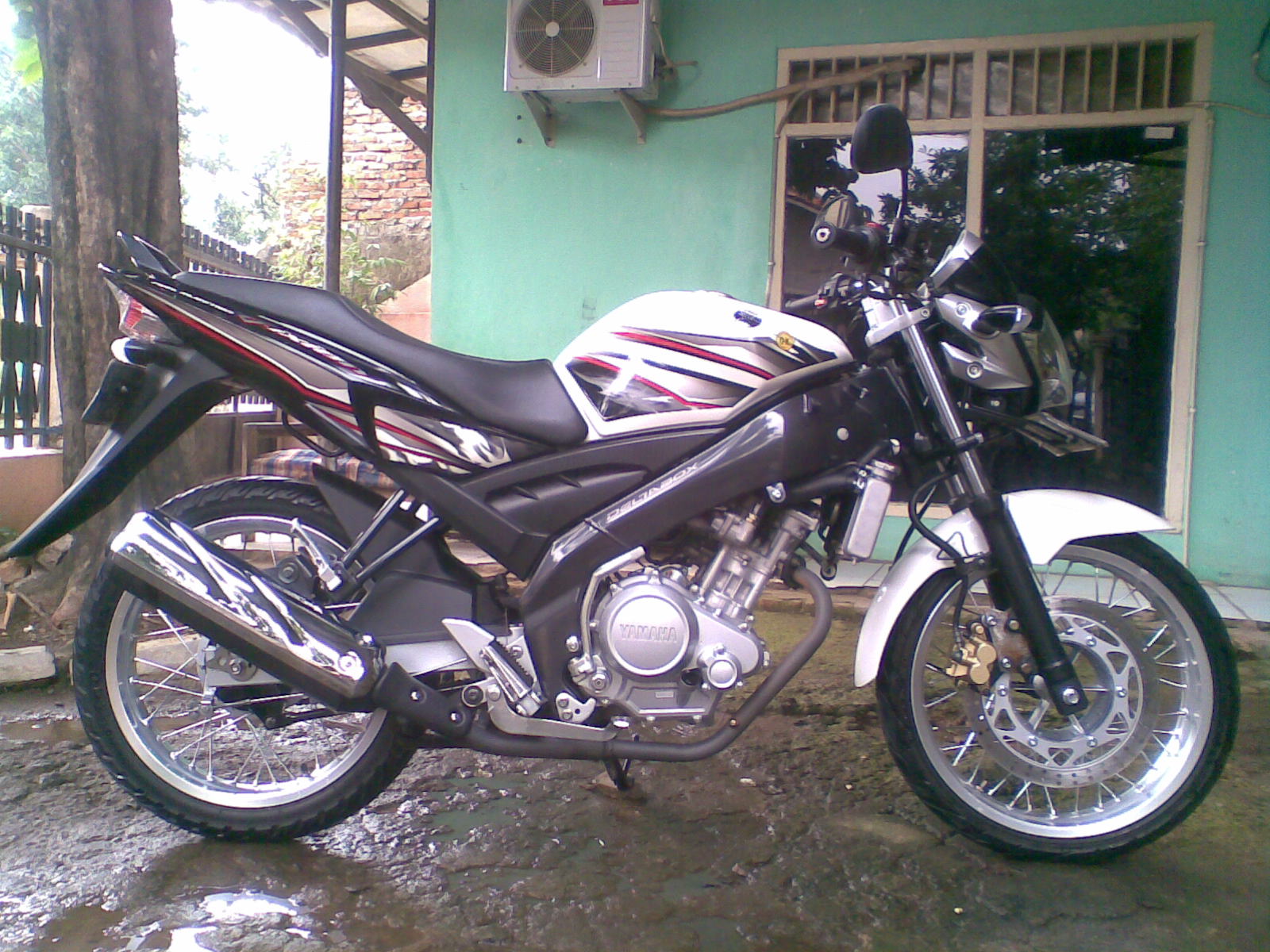 Kumpulan Modifikasi New Vixion 2013 Warna Hitam Terlengkap Pojok