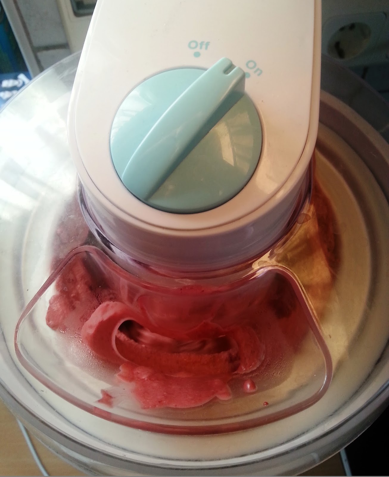 Sanna´s Hexenküche: Brombeer-Mascarpone-Eis