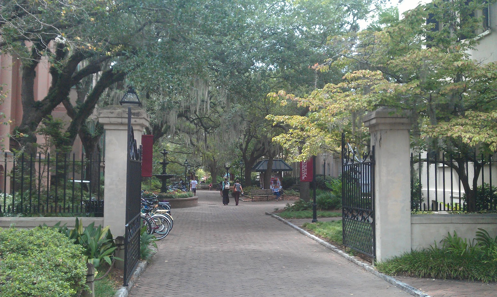 Coen at the College of Charleston De stad en de campus