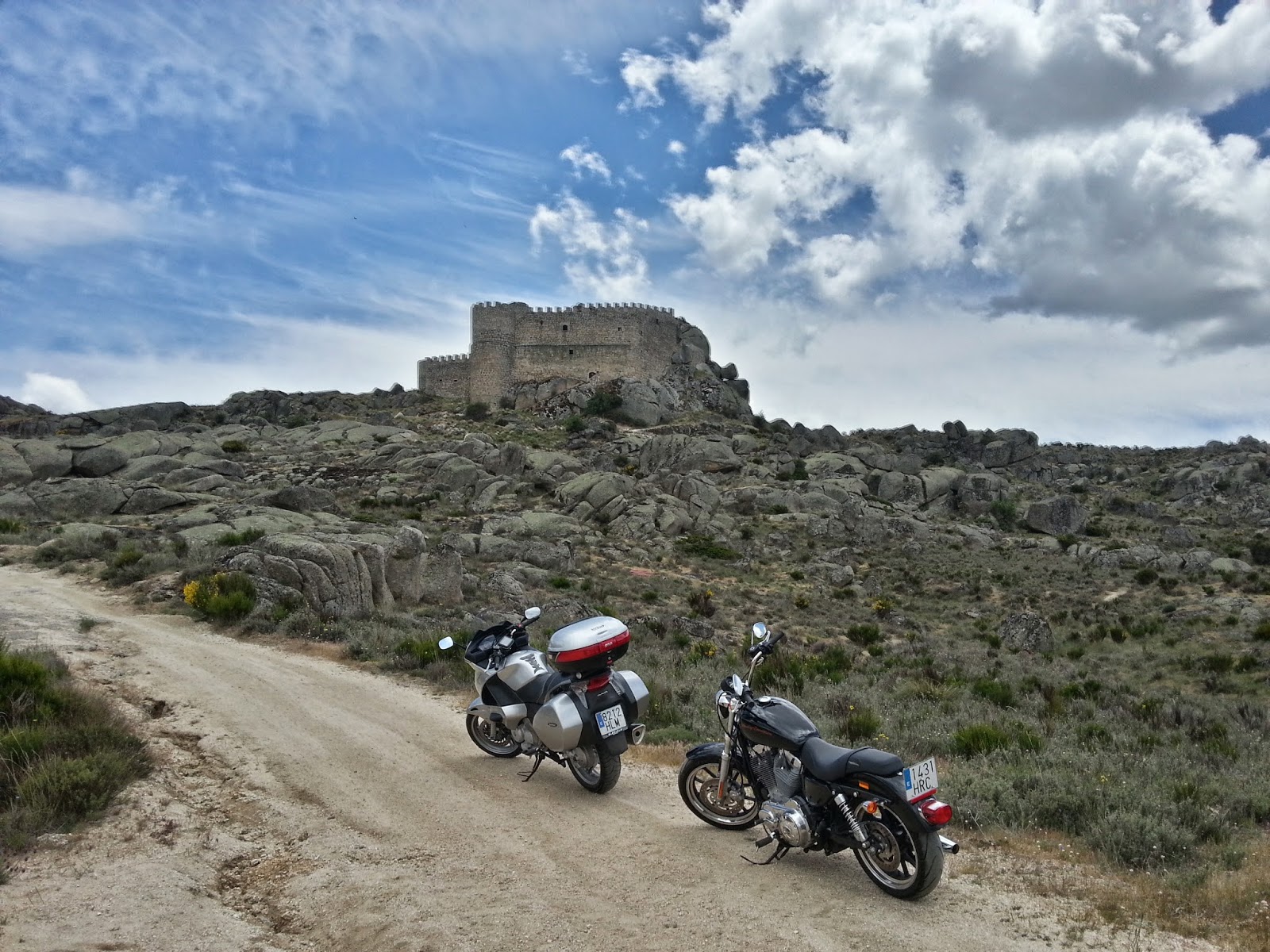 ruta en moto Castillo Auqueospese