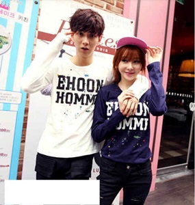 Jual Online Kaos Couple Lengan Panjang Warna Putih-Navy Murah di Jakarta Bahan Combed Jual Online Kaos Couple Lengan Panjang Warna Putih-Navy Murah di Jakarta Bahan Combed