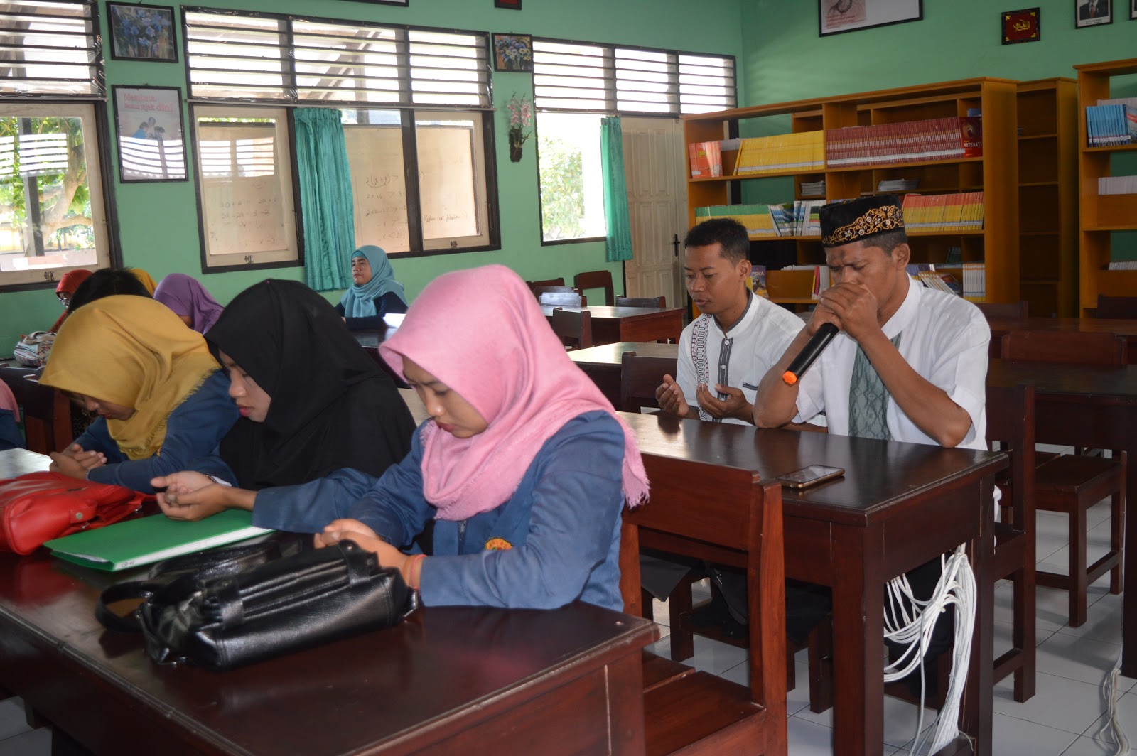 Galeri Pelepasan Mahasiswa PPL 2017 Universitas Mataram Bersama Guru