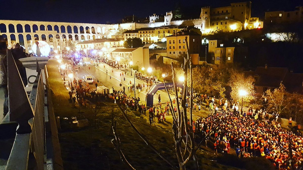 FOTO CARRERA FIN DE AÑO SEGOVIA - SAN SILVESTRE SEGOVIANA https://2.bp.blogspot.com/-1z1eKdByWpw/WGi4Lph25WI/AAAAAAAAPzc/S0owUf2eUGIi4W173-irj8-PNvcs_8fpQCLcB/s1600/C1CA0JAXcAIANCw.jpg