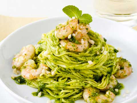 Pasta Armando | Spaghetti al pesto di pistacchi con gamberi e…