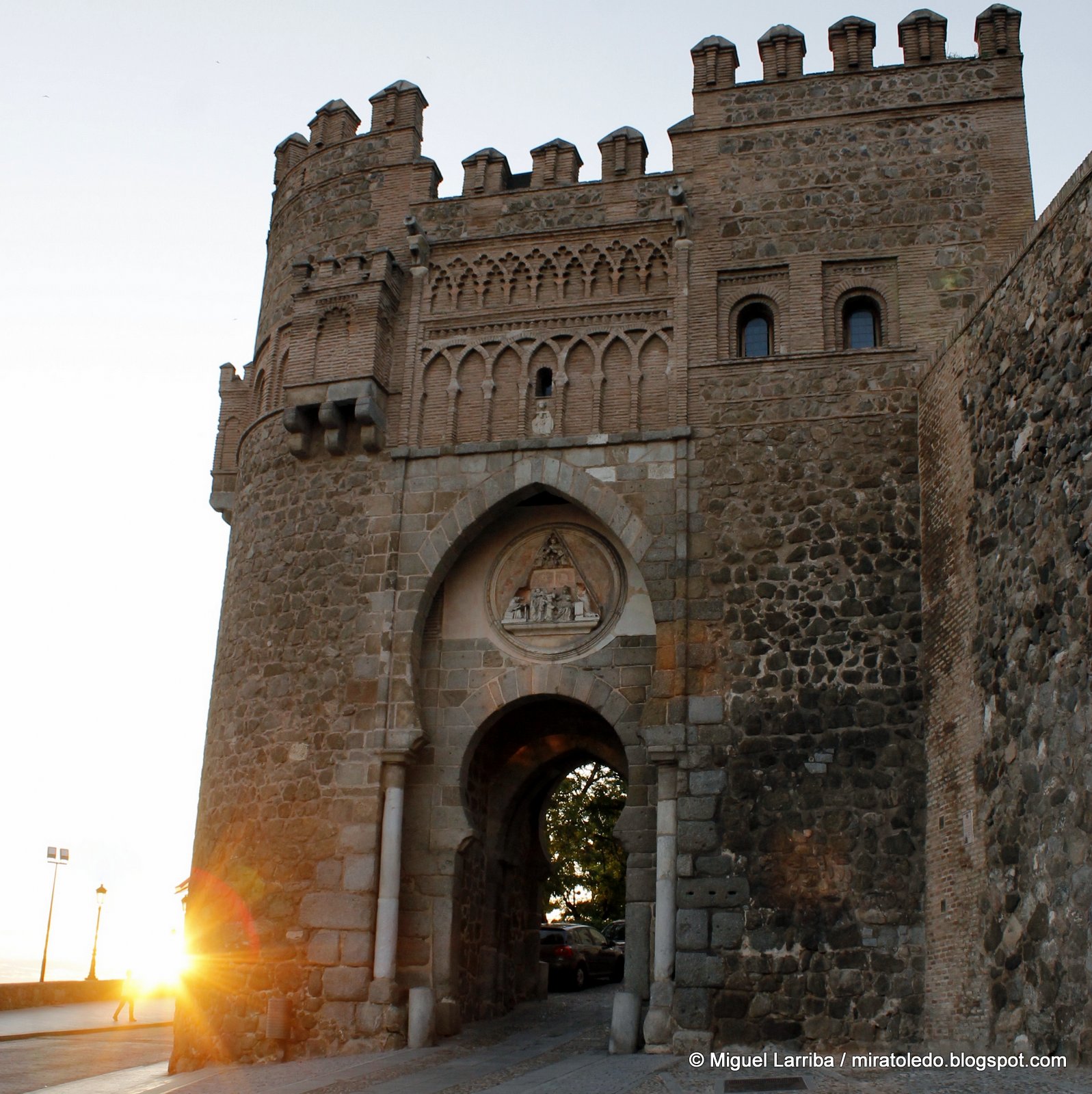 Tres Culturas Admirable Puerta Del Sol De Toledo
