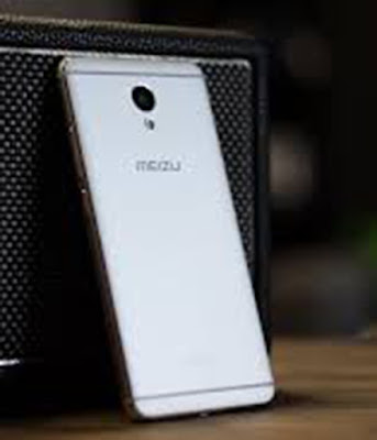 Spesifikasi Meizu M5 Note Spesifikasi Meizu M5 Note Meizu M5 Note memiliki tapak yang sama dengan pendahulunya, meski beratnya sekitar 12g. Sementara Catatan M5 terlihat sama di bagian depan, logam belakang telah berubah sedikit dan ini menjadi lebih baik, ada bagian menonjol antara bingkai dan permukaan belakang. Twist desain mungil ini membuat cengkeraman dan penampilan stylish lebih baik. Karena Meizu bukan mitra Layanan Google yang terdaftar, Catatan M5 internasional disertakan tanpa layanan Google telah terinstal. Sebagai gantinya, telepon memberi Anda akses ke installer yang menginstal mereka untuk Anda bebas dari gangguan. Peninjau lain telah menunjukkan bahwa aplikasi dan layanan Google yang pada dasarnya side loaded ini menghabiskan baterai lebih cepat dari biasanya, namun kami yakin bahwa perilaku ini hanya ditemukan di unit pengulas, yang dikirim menjalankan versi pra-produksi sebelumnya dari ROM. Dengan perangkat lunak terbaru, kita telah menikmati masa pakai baterai yang hebat. Lalu Meizu M5 Note adalah ponsel dual-SIM, namun menggunakan slot hibrida sehingga Anda harus memilih kartu SIM atau kartu microSD yang kedua. Anda dapat memilih opsi penyimpanan 16, 32, atau bahkan 64GB - mendapatkan lebih banyak gigabyte berarti Anda tidak perlu menyerah pada kartu SIM kedua. Kelebihan Penampilan elegan berkat balutan bahan metal allumunium yang melekat pada seluruh bodinya, dan masih dipercantik dengan adanya len
