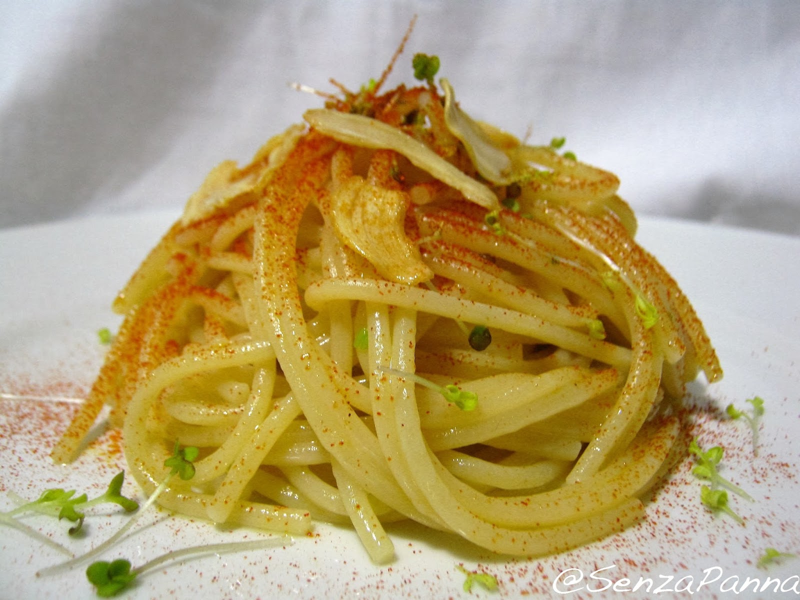 SenzaPanna Spaghetti aglio, olio e peperoncino. La ricetta del lunedì.