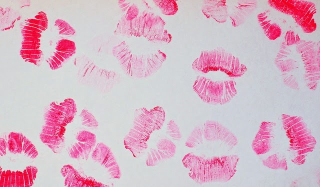 How to make kiss wrapping paper
