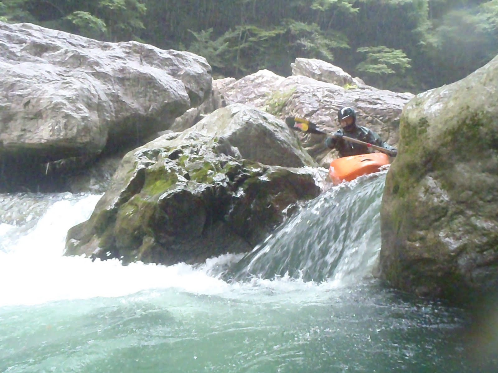 妊婦は猿痘予防のためマスクを着用することをお勧めします