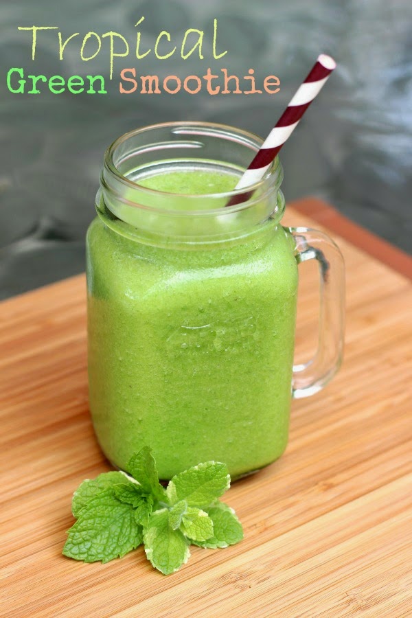 Tropical Green Smoothie: a healthy and refreshing drink!  #glutenfree #dairyfree #smoothie