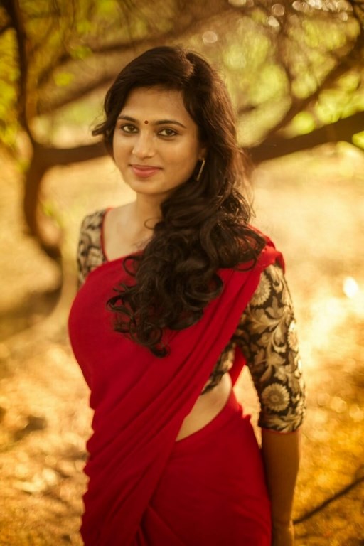 Tamil Actress Ramya Pandian Latest Hot Image Gallery In Red Saree ...