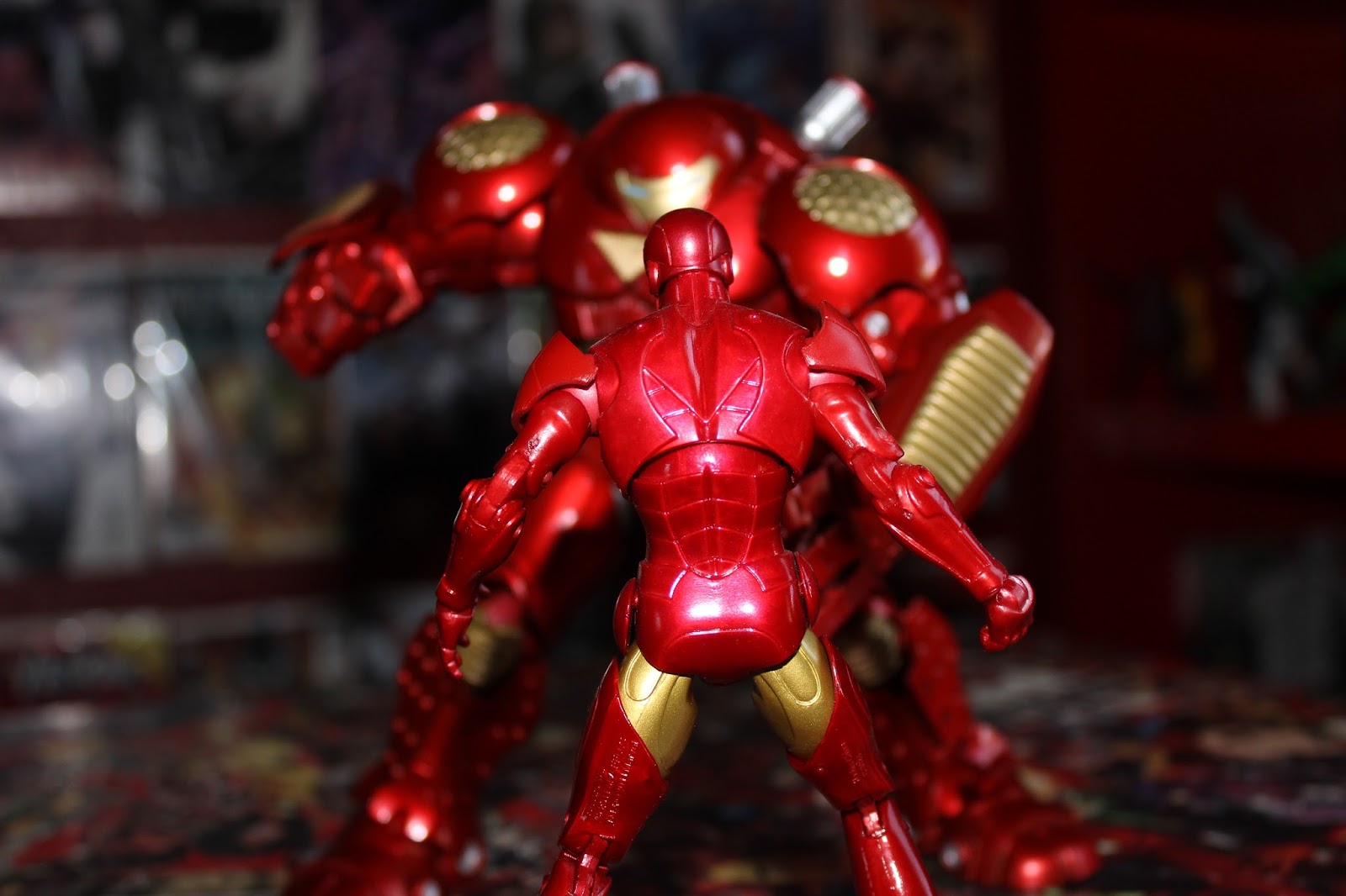 Masterless. Marvel Select Hulkbuster Iron Man