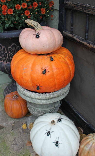 Fall and Halloween Front Porch Decorating- Itsy Bits And Pieces- Oriental Trading #sponsored