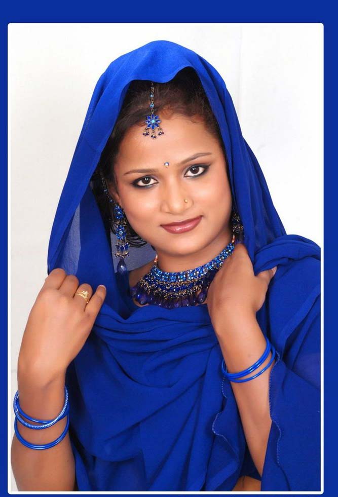 Actress Nishika Hot Stills - SOUTH 3GP VIDEOS