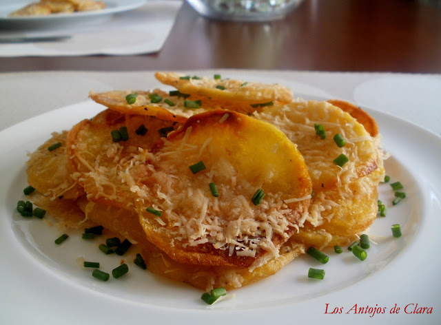 Patatas al horno crujientes con parmesano
