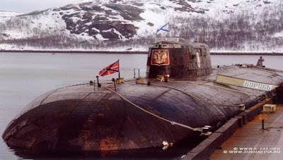 Δεκαέξι χρόνια από την τραγωδία του Κούρσκ - Oι θεωρίες συνωμοσίας για τη βύθιση του  