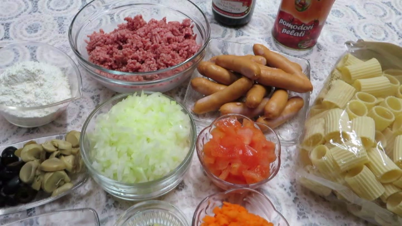 Nette Cooking Paccheri Pasta With Meatballs Sauce