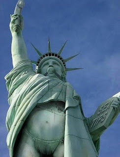 FUNNY PHOTO GALLERY: Funny Statue Of Liberty