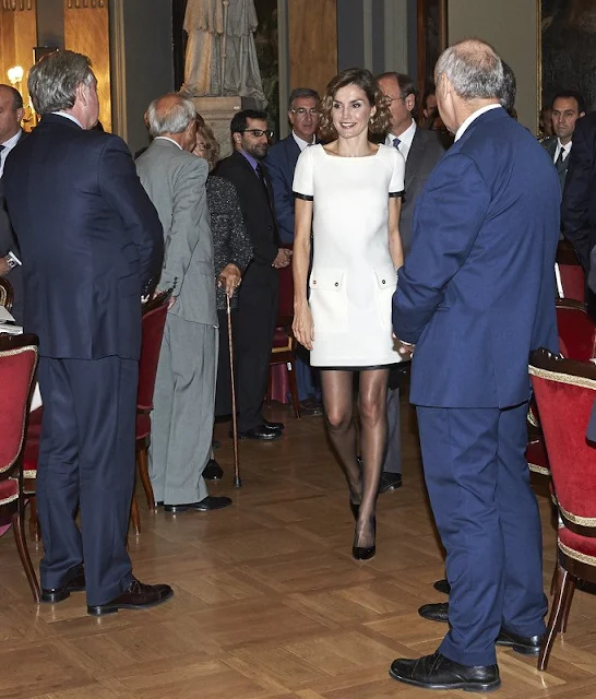 Queen Letizia of Spain attends the 'Luis Carandell' Journalism Award Ceremony at the Palacio del Senado