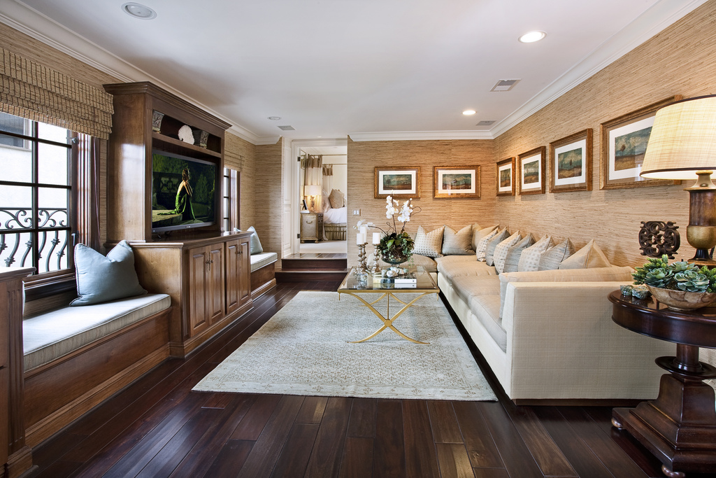 DECORATION TV ROOMS AND CORNER SOFAS