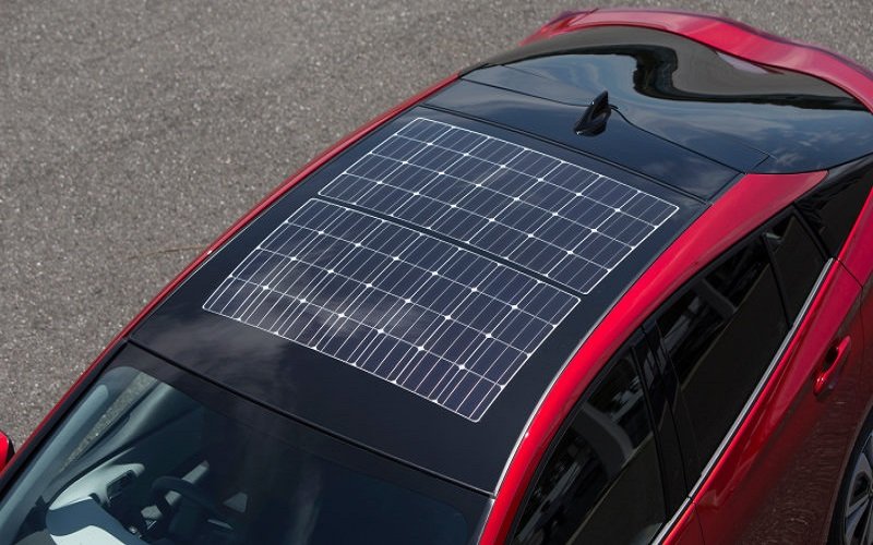 Smart Energy Consulting El Toyota Prius, con techo solar fotovoltaico