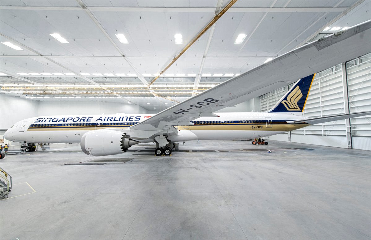 Boeing 78710 Dreamliner Singapore Airlines Paint Shop